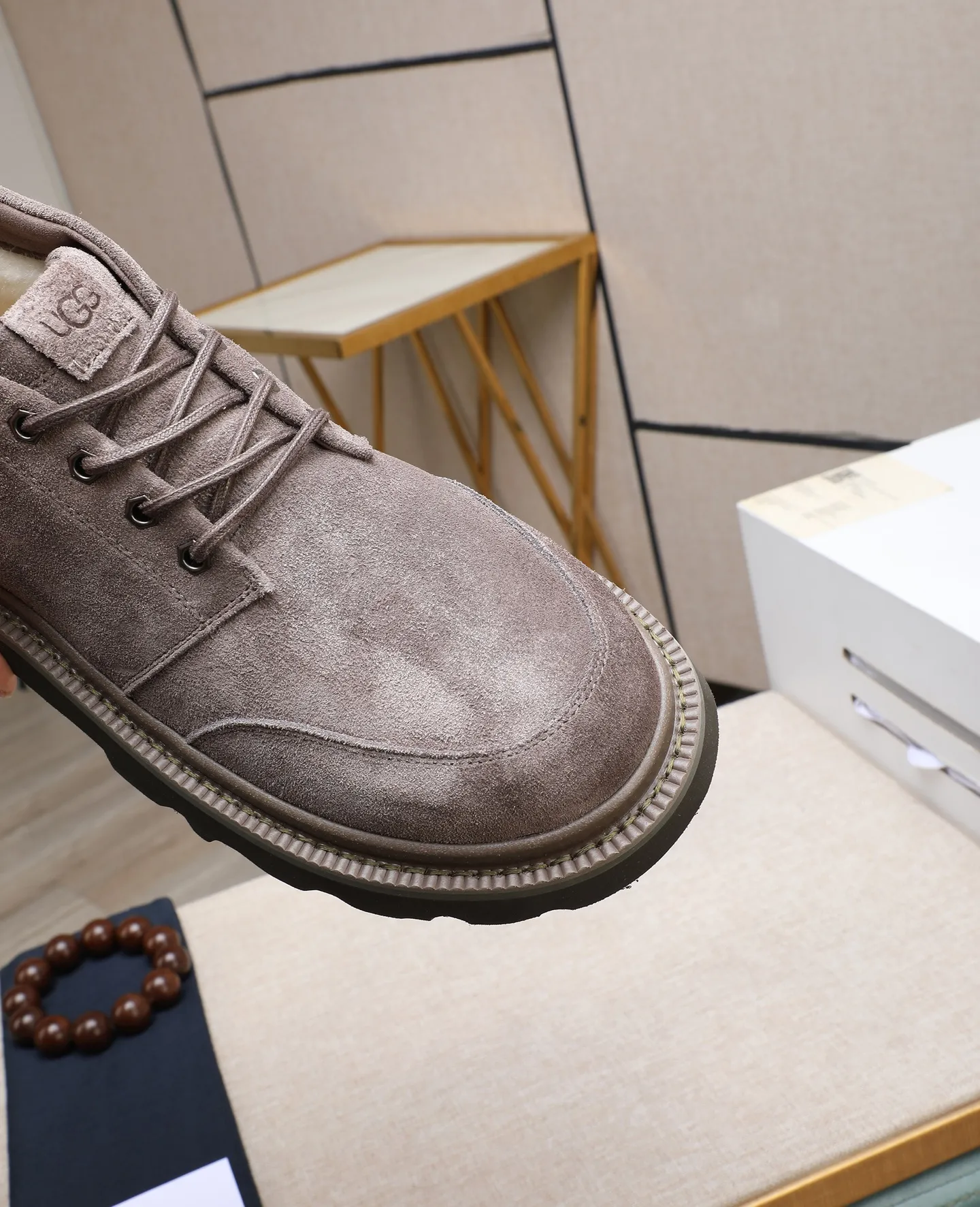 Men's shoes 💰640 (full genuine wool lining, 10% off for fake ones) Please pay attention to the quality of the original item and compare the thickness of the wool 🏮🏮 Popular UGG men's shoes from Australia's warm luxury brand, the official website is synchronized, Beckham men's style..., made of imported first-layer waxed cowhide, waxed toe cap, Australian real wool velvet lining Carefully sewn...Imported rubber Martin boots outsole (comfortable, soft, wear-resistant) The quality is really great...Exquisite workmanship, you won't be able to put it down at first sight, size 39-44 (customized in 45)